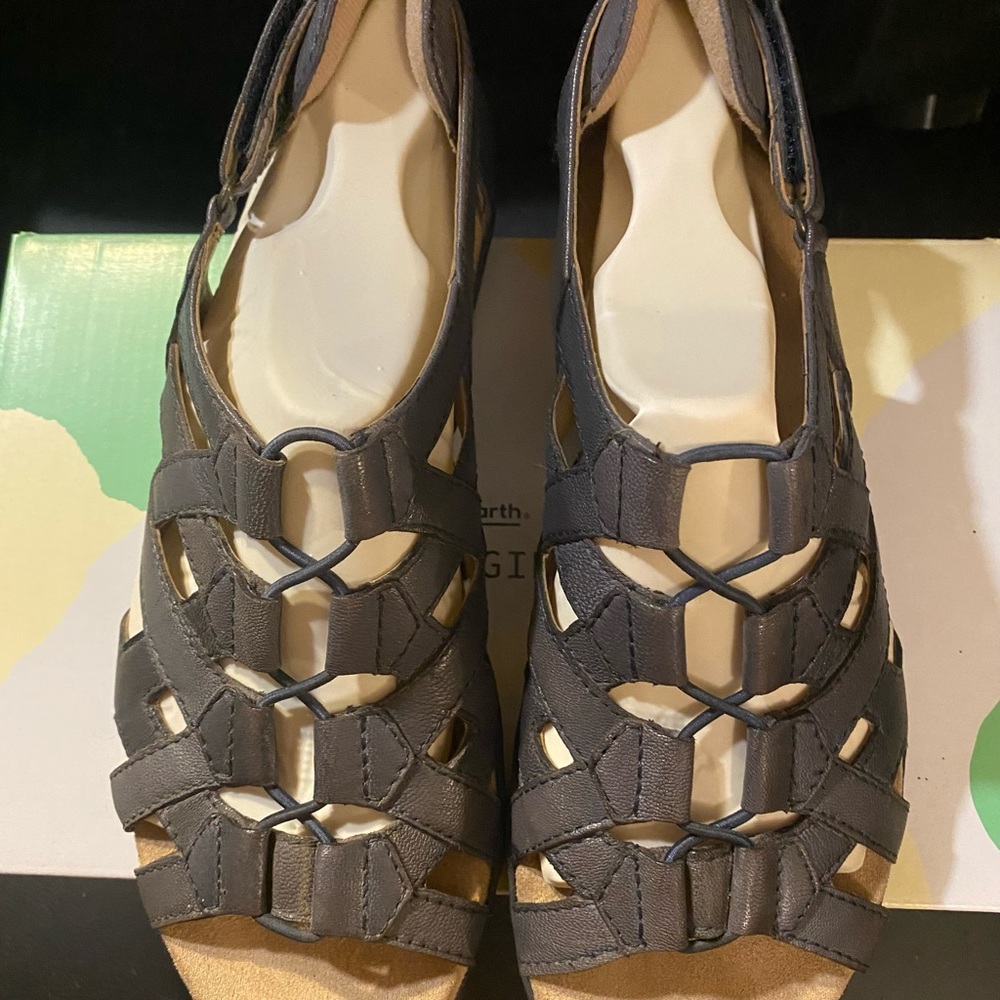 Brand new Earth Sandals. 6.5 Never worn in Box